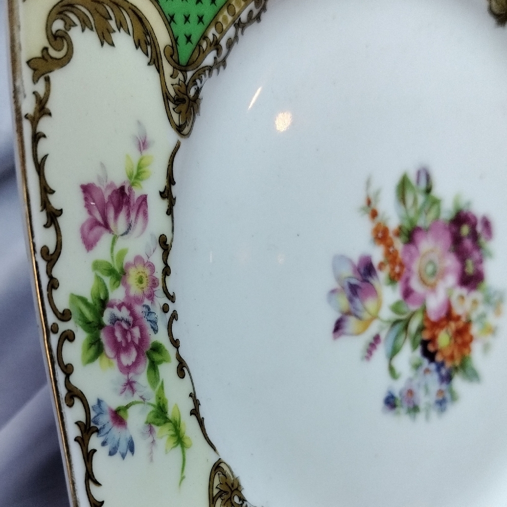 Vintage Floral Green and White Ceramic Plates - Picture 6 of 7